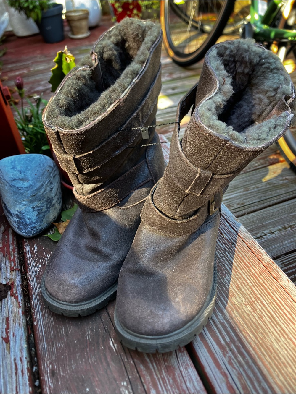 Bearpaw Chloe Brown Distressed Suede Shearling Boots 6 US 37 EU MSRP $100